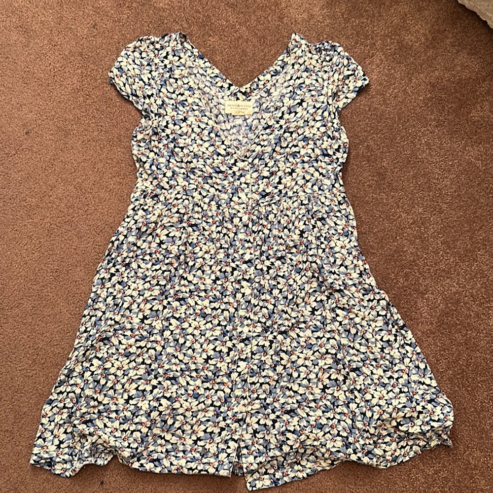 V-neck flower dress